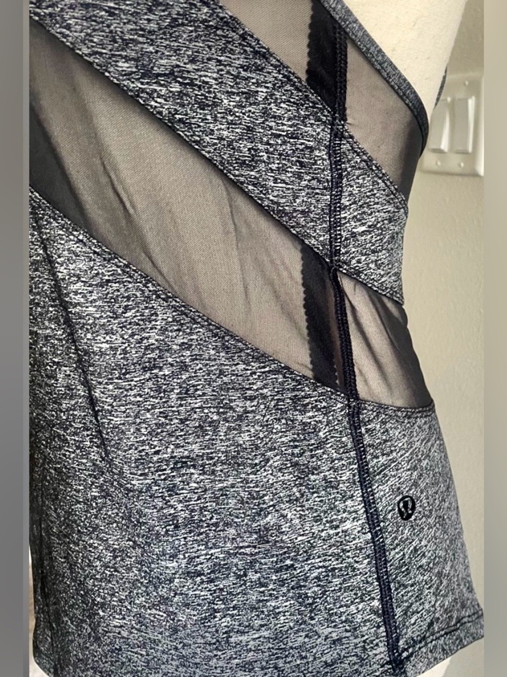 Lululemon Mesh Panel Racerback Tank Heathered Gray Black Sz S - Picture 4 of 7
